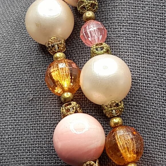 Vintage Japan Pink Bead Necklace, Molded Lucite Beads, 1950s Jewelry - Picture 3 of 15